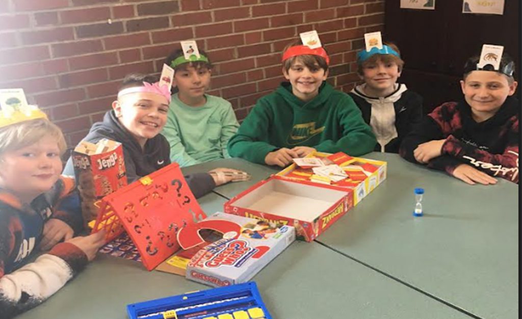 gowana-students-enjoy-playing-hedbanz-during-lunch-in-the-student